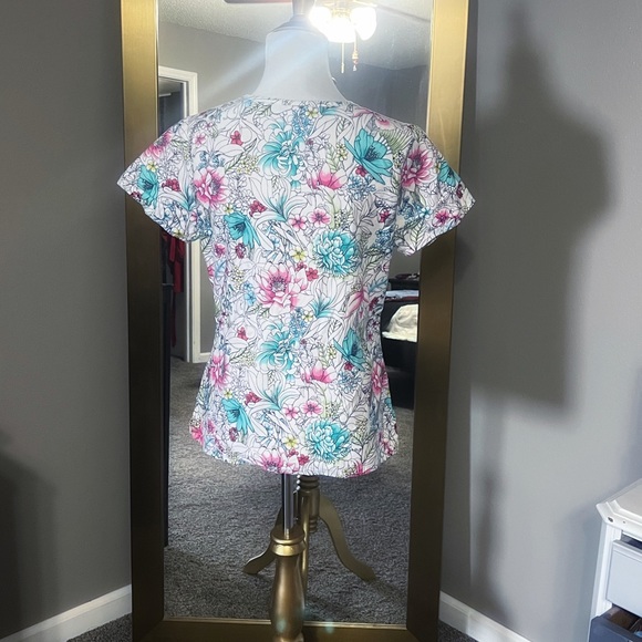SCRUBSTAR floral scrub top - Picture 4 of 5